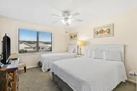 Beachy townhome with private balcony, central AC & washer/dryer Hotels in Sunnyside