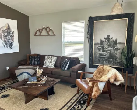 Tiny Home Cabin with Wyoming Modern Frontier style in the town of Hulett Hotels in Hulett