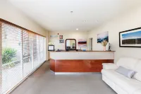 Fitzherbert Regency Motor Lodge - parkir