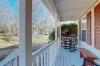 Cottages on Whites Creek house near beach w/private W/D, shared pool, free WiFi