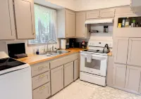 Good Vibes House - Centrally located, cozy house!