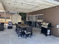 Entire 4 LG Queen BED with large Pool, patio, BBQ, Firepit good for Summer!!