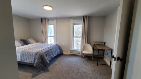 Cozy Modern Upstairs Apartment