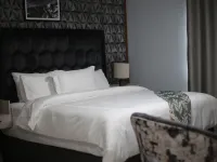 Villameyer Lodge Hotels near Waltloo Train Station