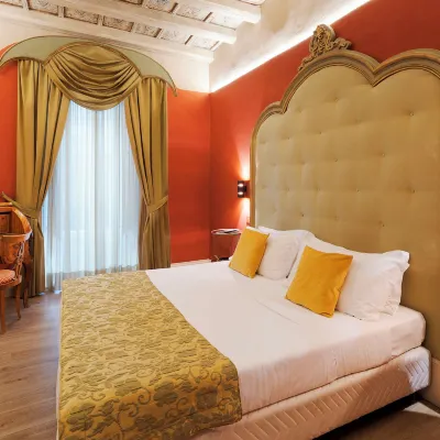 Palazzo Arone dei Baroni di Valentino Отели рядом с достопримечательностью «Улица Виа-Макуэда»