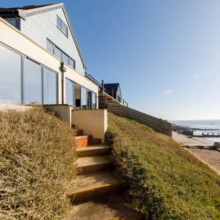 The Sea House - Ultimate Seafront Living & Sunsets