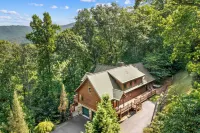 Leyland by AvantStay Cabin Mansion w Views