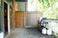 4 Bedroom Cottage Near the Village, Private Beach Access, BBQ, Petfriendly