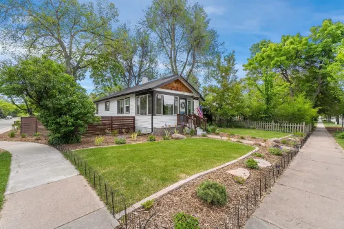 CSU 하이드어웨이 킹 베드룸, 백야드 오아시스, 전기차 충전기