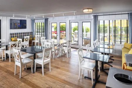 Harbor Town Inn Отели рядом с достопримечательностью «YMCA»