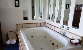 Algoma Beach Motel
