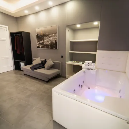 Le 4 Stagioni Dante's Suites H Napoli Centro, by ClaPa Group