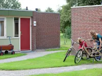 Cosy Bungalow with Microwave, in the Middle of de Maasduinen