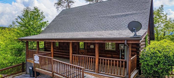 Luxurious Log Cabin Nestled in the Great Smoky Mountains Hotels in Sevierville