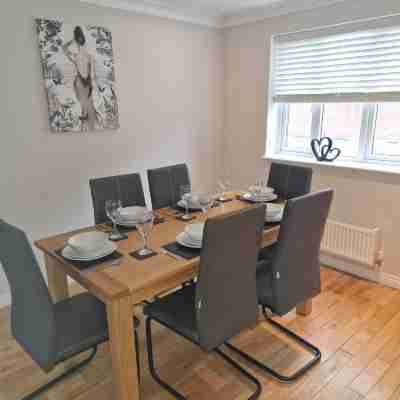 Finch House - Dog Friendly- 4 Bed House - Sleeps 10 - Pool Table - Hosted by Rentmyhouse Dining/Meeting Rooms