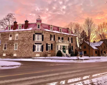 Chrysler House Hotels in Gananoque