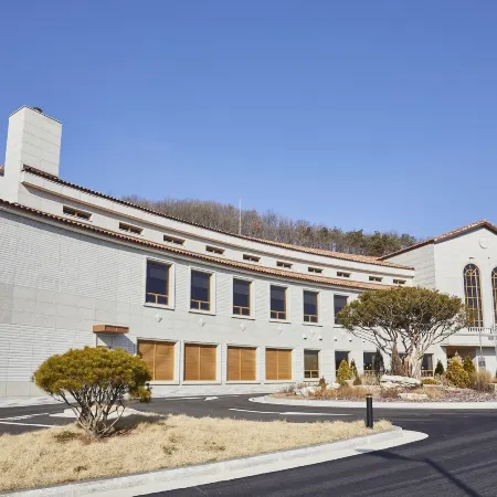 Baekhak Jayuro Resort