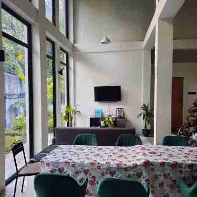 1 Bed House - Sleeps 2 - Pets - Parking - Wifi Rooms