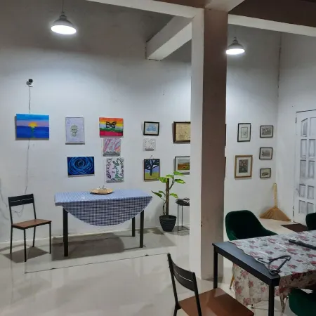 1 Bed House - Sleeps 2 - Pets - Parking - Wifi Hotels in Zamboanga City