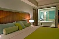 The Lighthouse Marina Resort Hotel a Subic Bay