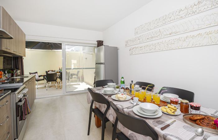 Summer Breeze Maisonette with Terrace by Getaways Malta