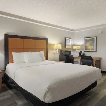 Howard Johnson by Wyndham Sacramento Downtown