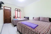 Rock Garden Homestay & Resto by Zuzu