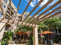 كاري أبارتمنتس باي لاندينج