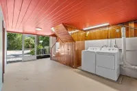 Beautifully Renovated 5 Bedroom Vero Beach 5 Home by RedAwning