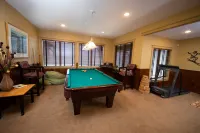 Luxury 6Br Solitude Ge- Indoor Bball Court, Private Tub 6 Bedroom Home by Redawning Hotels in Ludlow