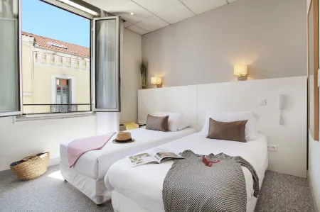 Hôtel P.L.M. Отели рядом с достопримечательностью «Rue Meynadier»