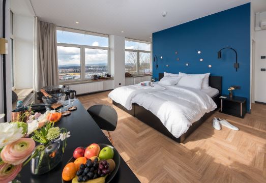 2. 슐로스베르크 호..