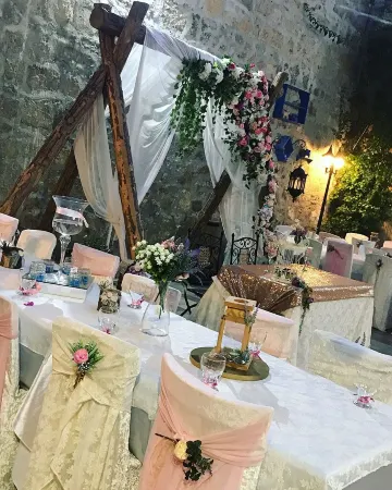 俄裏夫哈頓克納吉酒店