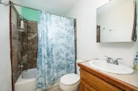 Casa de Colores - Cheerful 1 Bed, Full Bath House