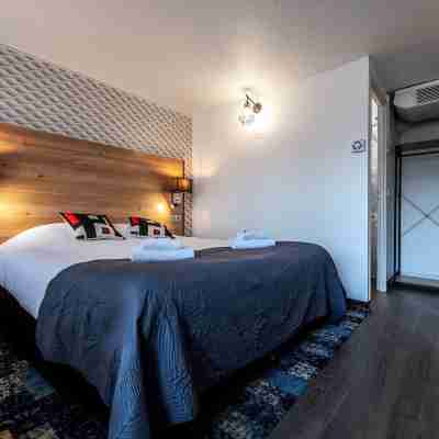 Hôtel Le Cyrano Rooms