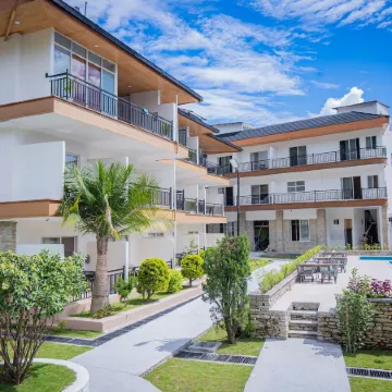 Majestic Lake Front Hotel & Suites