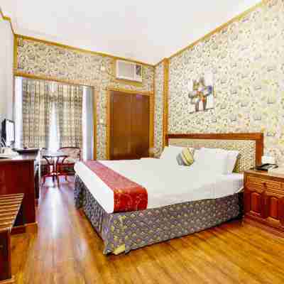 Capital O 125 Moon Plaza Hotel Rooms