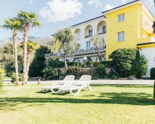 Hotel Orione - Lake Front Hotel ブレンゾーネ・スル・ガルダのホテル