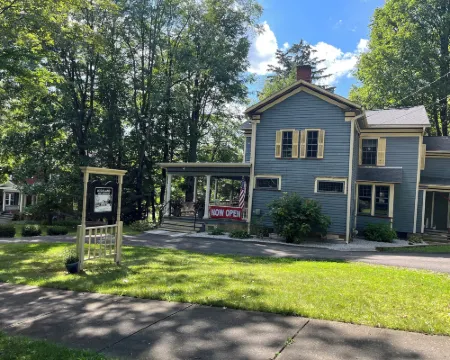Highland Bed & Breakfast Hotels in Crawford  County