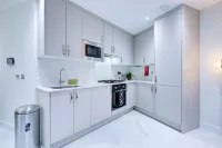 Hybrid Resi - Uxbridge with onsite car parking, near London Heathrow Airport Hotels near Brunel University Library