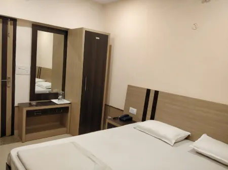 Central Hotel Отели рядом со станцией Charbagh Railway Station