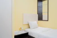 Spacey 2Br Apartment at Great Western Resort Hotell i North Panunggangan