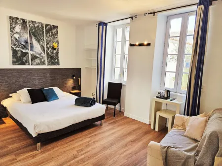 Hôtel du Port Отели в г. Арс-ан-Ре