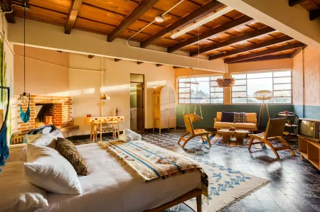 Socialtel Atitlan - Formerly Selina Atitlan Отели рядом с достопримечательностью «Porta Hotel del Lago»