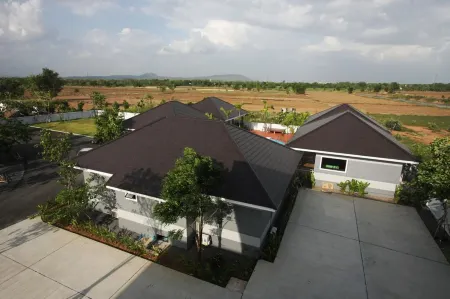 Rongsang Resort Отели рядом с достопримечательностью «Wat Rong Saeng»