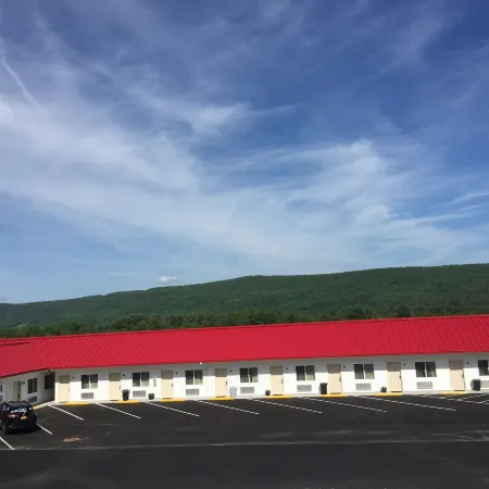 Apple Inn and Suites Cooperstown Area