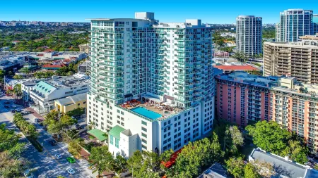 ICoconutGrove - Luxurious Vacation Rentals in Coconut Grove Отели рядом с достопримечательностью «Кампонг, Нешнел Тропикал Ботаникал Гарден»