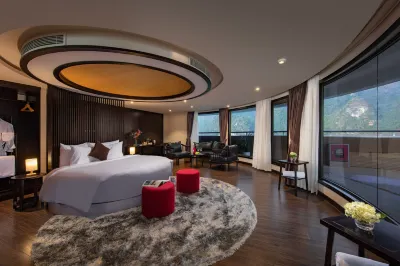 Scarlet Pearl Cruises - Wonder on Lan Ha Bay Hotels in Ha Long