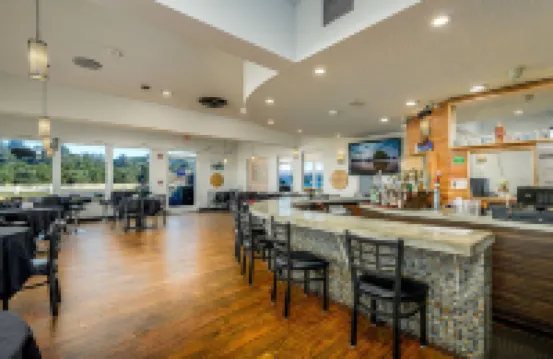 Waldport Bayfront Hotel & Restaurant