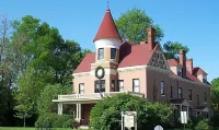Victorian Inn B&B فنادق في مولين